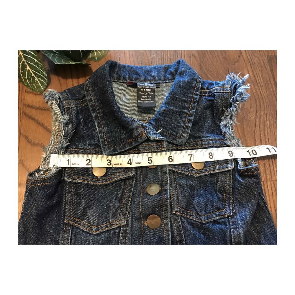 ❌SOLD❌GIRLS DENIM CROPPED VEST - Picture 2 of 5